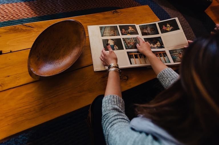 Family looks at picture books