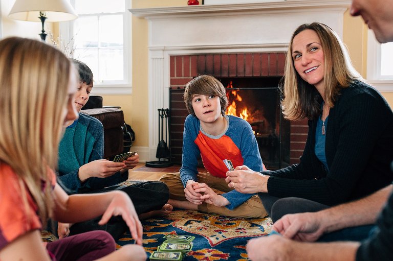 Reaction of family members playing card game