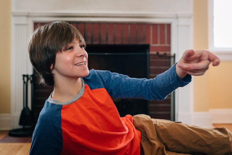 Teen boy reacts to game 