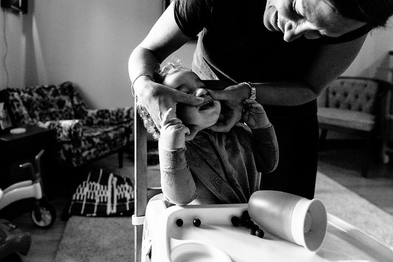 Mom shows toddler's new teeth coming in