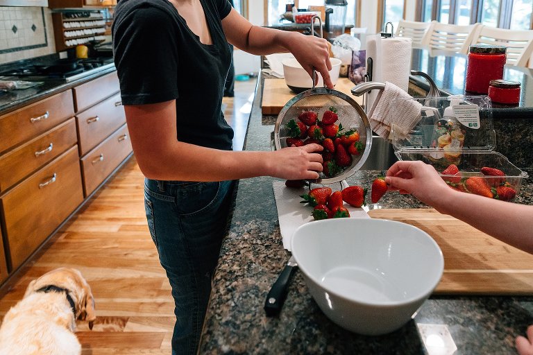 Teens wash strawberries