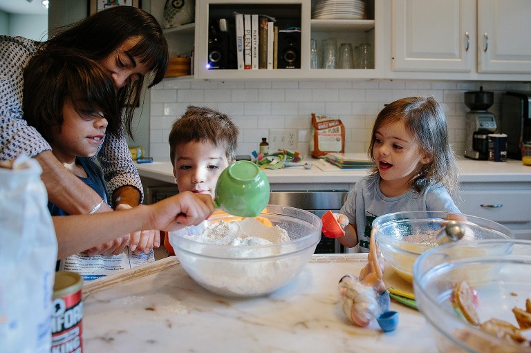 The family works together to make Jewish Apple Cake 