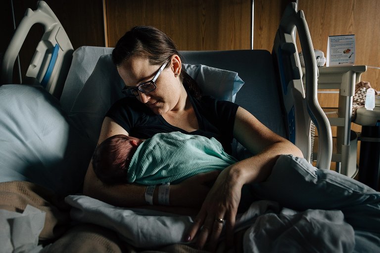 Mother nurses newborn in the hospital 