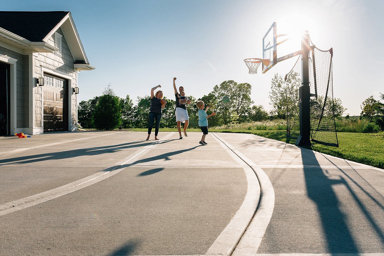 Family cheers son for tossing basketball 