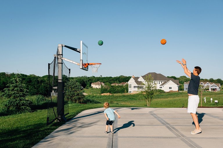Dad and preschool boy play basketball