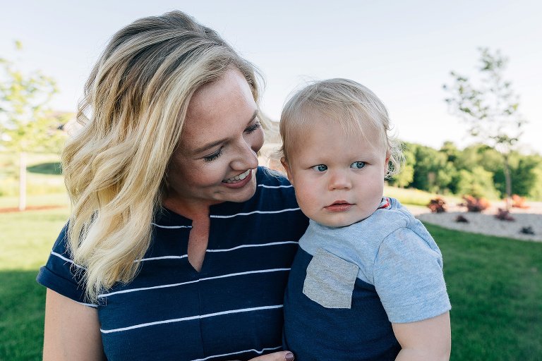 mom and toddler smile 