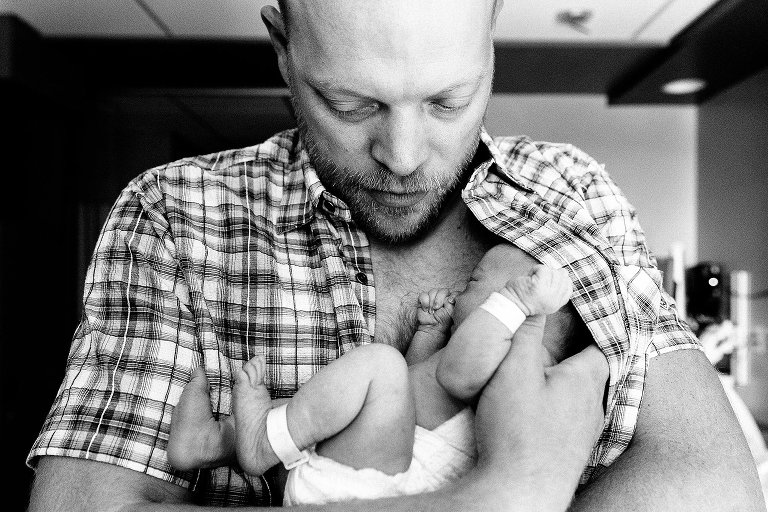 Dad kangaroos with newborn 