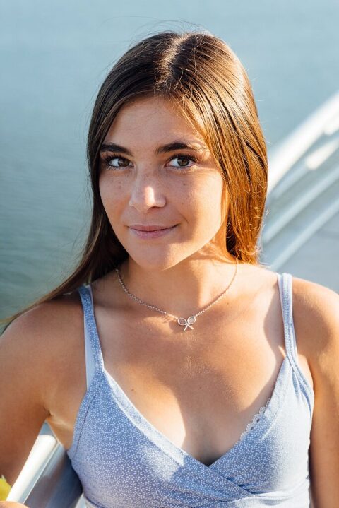 high school senior girl pictures at lake