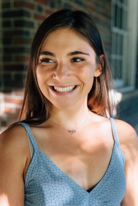 high school senior portrait, girl smiling 