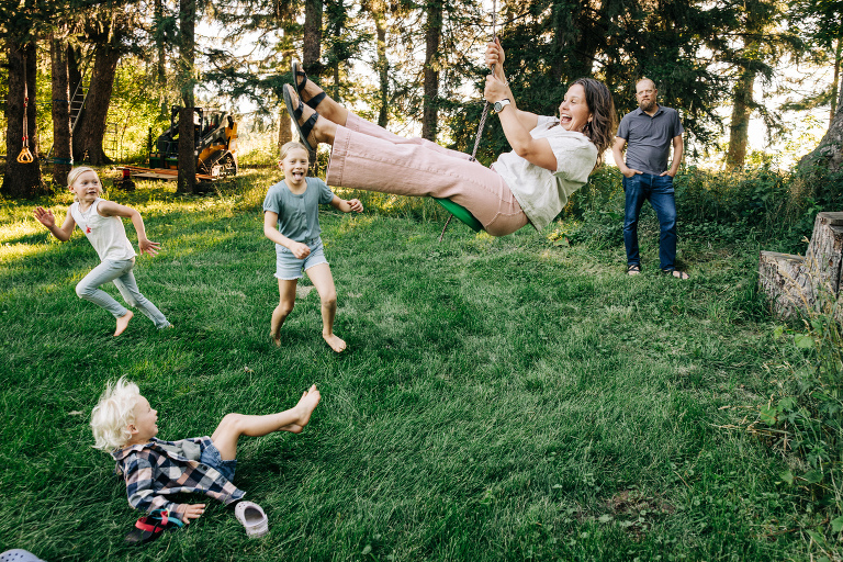 mom uses zipline as her children cheer